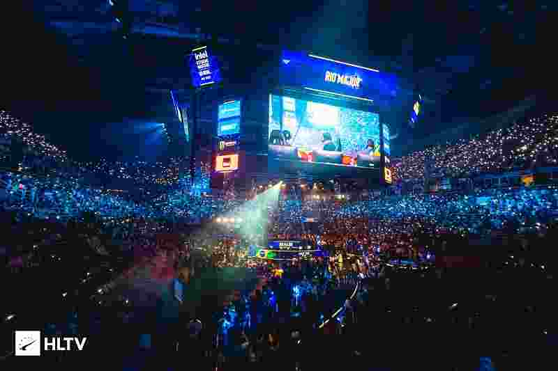 更加积极的 更加积极的