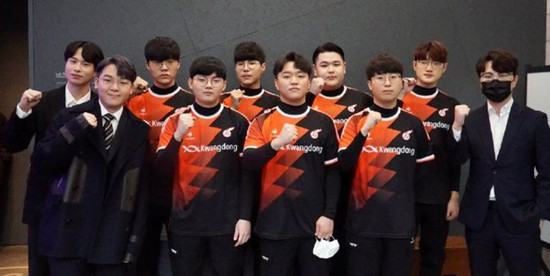 安菲尔德 安菲尔德